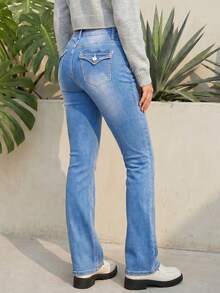 Pantalones de mezclilla de tiro medio y elástico medio, estilo acampanado ajustado con botones laterales - Lavado ligero - Ver 4