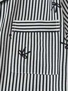 2 piezas Conjunto de pijama con top de manga corta con bolsillo y lazo, y shorts cómodos a rayas azules con cuello en forma de corazón, adecuado para uso en casa, primavera/verano - Negro - Ver 5