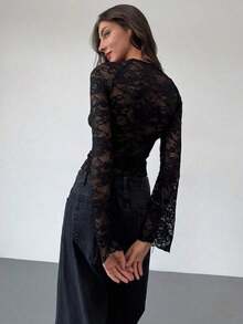 Blusa de manga larga con cuello en V profundo, transparente y con detalles de encaje negro para mujeres - Negro - Ver 2