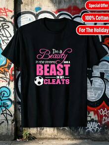 Camiseta unisex de manga corta, negra Camiseta con rosa y blanco texto lectura Im a Belleza en el calles Y A BESTIA EN MI ZAPATILLAS DE FÚTBOL y a fútbol pelota gráfico Suave Transpirable Informal Moda De moda Clásico Elegante Tripulación Cuello Shortplayeras hombre, , ,  mujer,romwe hombres, boho chic,maestras regalos,camiseta para conjuntos de mujer con curvas para mu,y2k, - Negro - Ver 1