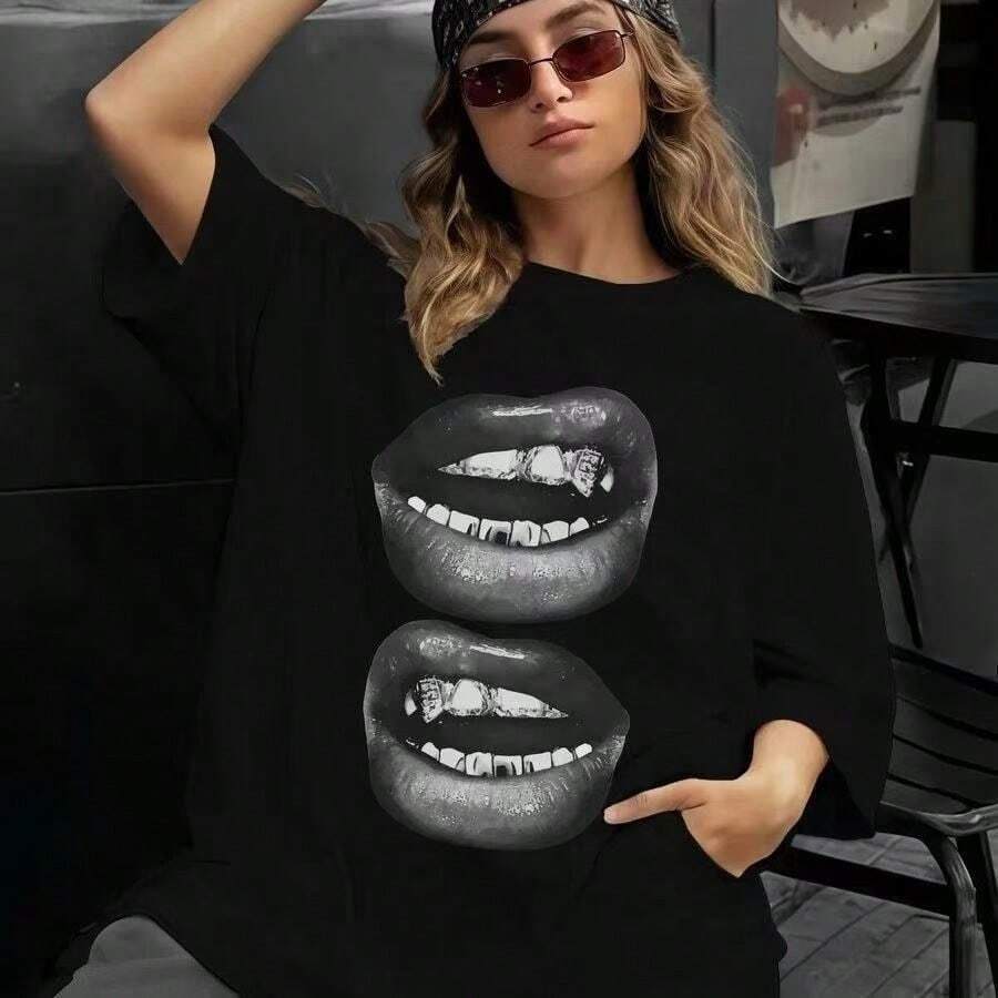 Camiseta holgada de algodón estampada de estilo lindo, versátil y de moda americana, top moderno estilo Hong Kong para uso casual. - Negro - Ver 1