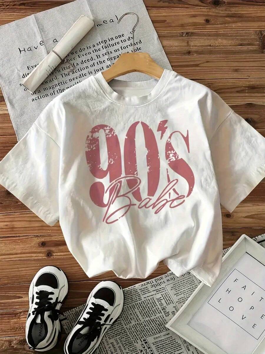 Camisa con estampado de letras vintage, top casual de manga corta con cuello redondo, ropa de moda casual para mujer de primavera/verano, top 100% algodón. - Blanco - Ver 1