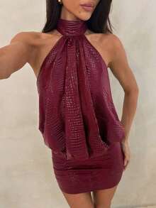 ICON Vestido mini ajustado con cuello alto, espalda descubierta y volantes - Burdeos - Ver 6