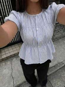 Camisa de mujer con mangas cortas y rayas, uso casual de oficina - Azul y blanco - Ver 1