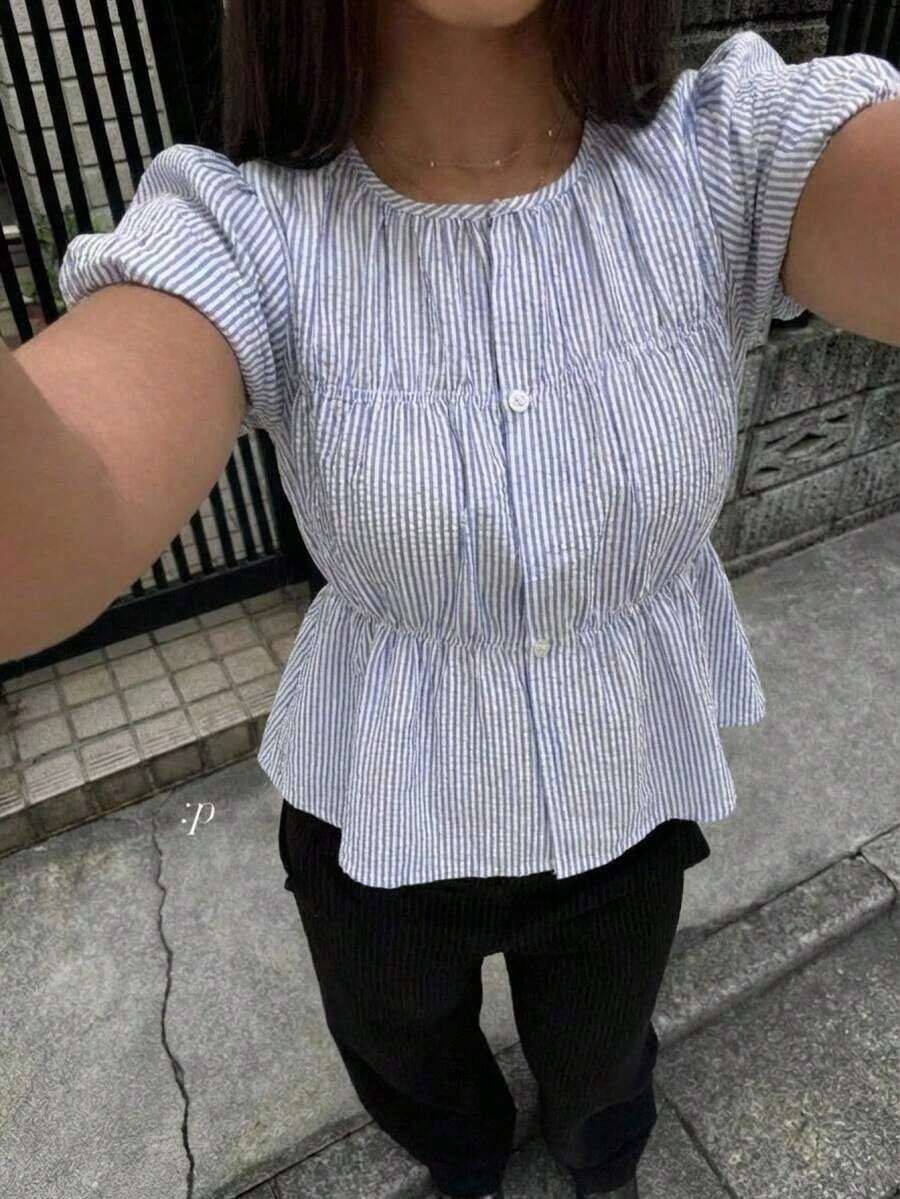 Camisa de mujer con mangas cortas y rayas, uso casual de oficina - Azul y blanco - Ver 1
