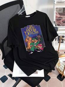 El estampado muestra a un valiente ratón detective acompañado de divertidos amigos en una aventura misteriosa llena de ingenio y amistad inspirando curiosidad y alegría con colores vivos y detalles encantadores camiseta de mujer  casual cómoda para uso diario - Negro - Ver 3