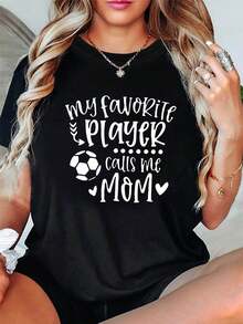 Modern And Casual Women's T-Shirt, Perfect For Parties And Lounging At Home. Made From 100% Cotton With A Relaxed Fit. Features A "My Favorite Player Calls Me Mom" Letter Print, Short Sleeves, A Round Neck, And Is A Casual Top Ideal For Spring And Summer. - 黑色 - 查看 2