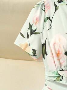 Vestido corto de manga corta con cuello en V y cintura acampanada con estampado floral de rosas para mujer, elegante para uso diario, vacaciones, viajes, San Valentín, citas, estilo callejero francés, vintage, fiestas, con base blanca y patrón de rosas rosadas, nueva llegada para primavera/verano temprano - Multicolor 3 - Ver 5