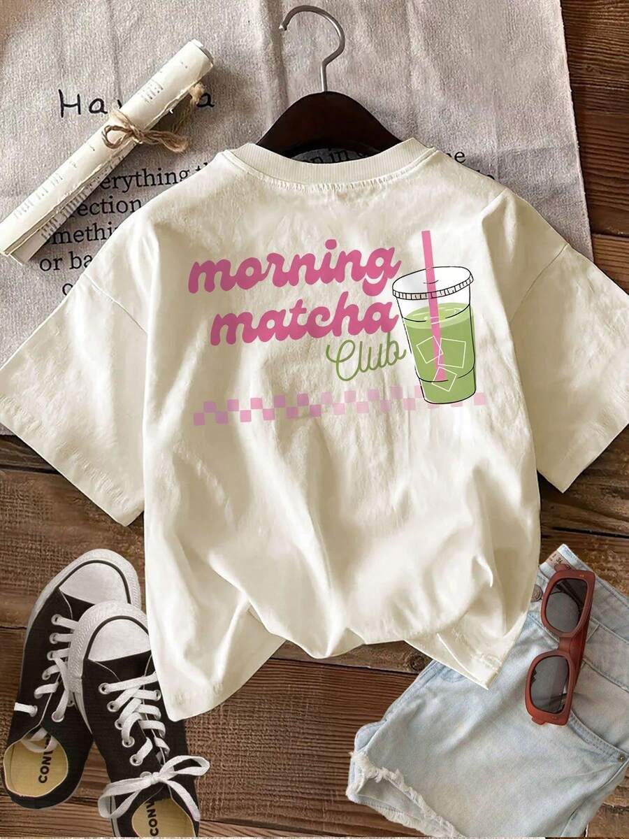 Women's Casual Summer Top With A Print, Featuring A Fresh Style With "Cup, Drink, And Morning Matcha Club" Graphics On A Short-Sleeved, Crew-Neck T-Shirt. This Unisex, Loose-Fitting, Urban Vintage Style Top Is Made Of Cotton And Features A Short-Sleeved, Crew-Neck Design. Women's Blouses. Casual Blouses For Ladies. - 杏色 - 查看 1