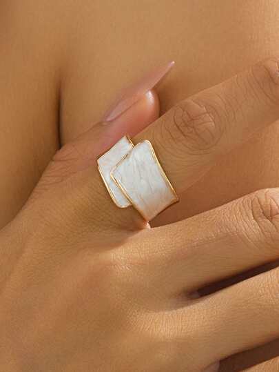 1pc Fashionable Minimalist Versatile Classic Summer New Handmade Drip Oil White Asymmetrical Geometric Ring For Women
