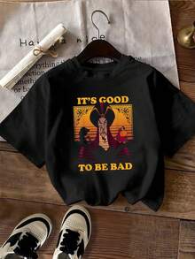 Figura central con expresión desafiante inspirada en la dualidad entre lo bueno y lo malo sobre fondo dorado con detalles artísticos camisetas de mujer  casual cómoda para uso diario y perfecta para mostrar confianza y personalidad - Negro - Ver 2