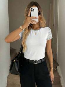 Camiseta de manga corta ajustada con cuello redondo y diseño de bloques de color y rayas minimalista y casual, adecuada para primavera/verano - Multicolor 2 - Ver 8