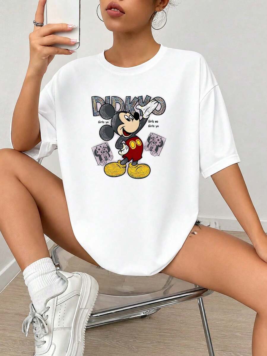 Diseño de Impresión Gráfica Mo-use con Tecla de Micrófono, Estilo Retro de Esbozo con Texto DIDDYKO y Frases Yo de Chicas, Zapatos Amarillos Boldes y Pantalones Rojos, Arte Pop Vintage Aesthe.jpgRegalos personalizados: Camisetas para mujer con estilos que van desde lo moderno, hippie, casual y minimalista. Ropa masculina personalizada única, armarios cápsula y prendas básicas/urbanas para hombre. Regalos ideales para novios, familiares y amigos, adecuados para cumpleaños, vacaciones, colegio/competiciones, deportes/escalada y más, así como para la moda de otoño y eventos urbanos. Blanco verano.
