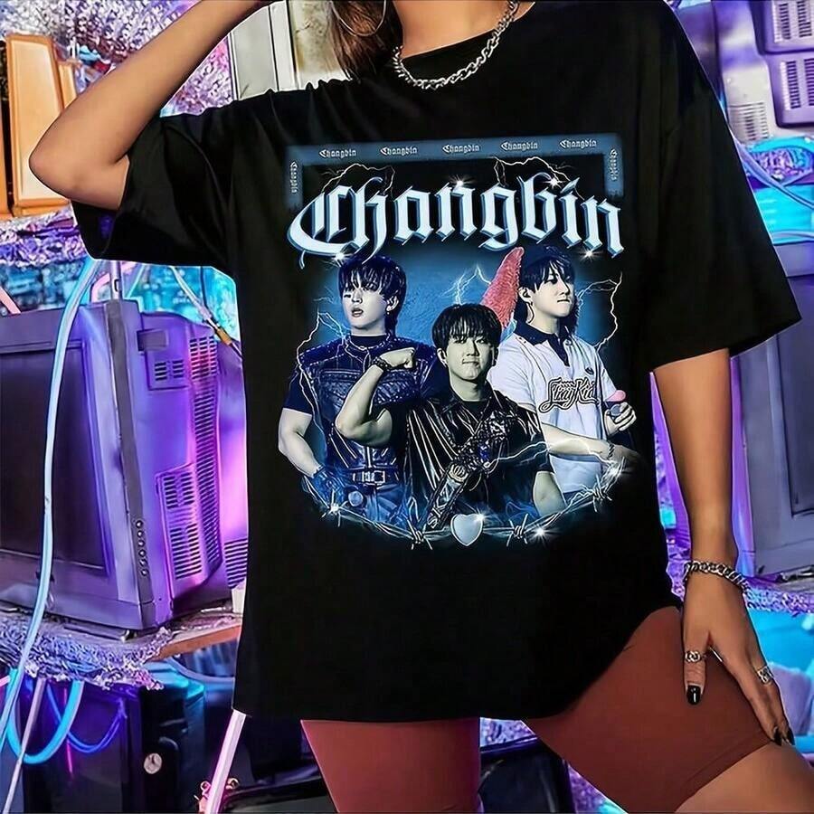 Camiseta de mujerCamiseta Changbin SKZ Stray ROCK-STAR Album - Merch de fan K-Pop Vintage K-Drama, Top casual de manga corta y cuello redondo, Ropa vintage para fans y amigos, Regalos de San ValentínCómoda y ligera - Negro - Ver 1