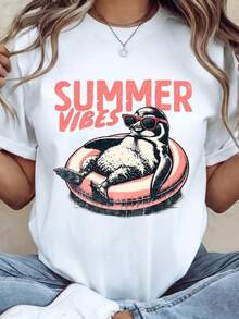 Unisex Penguin Summer Vibes T-Shirt, Cute Penguin Beach Tee, Fun And Relaxing Penguin Tee. Made From 220g Pure Cotton, This Unisex Tee Is The Ideal Weight For All Seasons And Suitable For Both Men And Women. The Durable, High-Quality Fabric Is Soft To The Touch And Long-Lasting. Breathable Top. Perfect For Women's Spring And Summer, Holidays, Mother's Day, And Independence Day. - 白色 - 查看 1