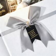 1 Hộp quà hình nơ cỡ lớn có nắp (bao gồm 30g sợi raffia trắng). Rộng rãi đủ để đựng khăn quàng cổ, quần áo, mũ và mỹ phẩm. Một hộp quà đơn giản và trang nhã. - Xem 3