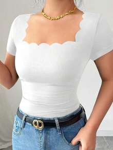 Nueva camiseta de mujer de manga corta con cuello cuadrado, dobladillo ondulado negro y fruncido lateral, versátil para el verano - Blanco - Ver 5
