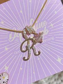 1 pièce de collier pendentif minimaliste et mignon avec lettre manuscrite personnalisée et pierre de cubic zirconia cubique. Fabriqué en acier inoxydable, mode et décontracté. Cadeau unique pour petites amies et mères. Minimalisme rétro, convient aux adolescents, décontracté et mignon, personnalisable, cadeau idéal pour lui/elle, petit ami/petite amie, père/mère, famille - Multicolore - Voir 4