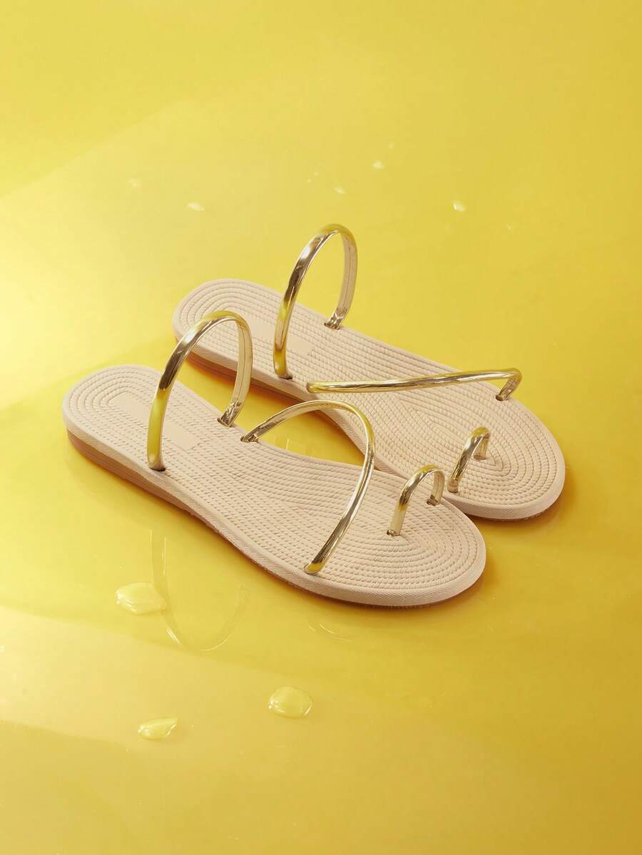 Trivaya Sandalias planas de mujer con puntera redonda, correa y suela de PU dorada, cómodas, ligeras y casuales, tipo chanclas, transpirables, antideslizantes y de fácil puesta, para primavera/verano y atuendos de playa - Dorado - Ver 1