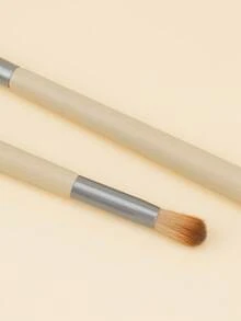 两支多功能眼影刷/眉刷非常适合涂抹液体、膏状或粉状眼影和眼线。这种刷子采用双面设计，材质为合成材料，刷毛也由合成材料制成，生产过程不涉及任何动物虐待。 - 彩色 - 查看 8