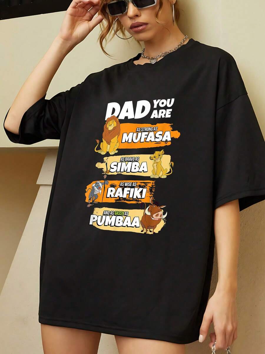 A Figure Celebrating The Strength Of Mufasa, The Courage And Wisdom Of Rafiki, And The Humor Of Pumbaa, Conveying Family Love And Positive Energy. A Comfortable, Casual Women's T-Shirt For Everyday Wear. - 黑色 - 查看 1