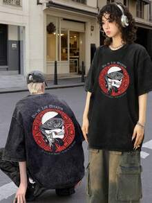 Camiseta unisex vintage lavada, holgada, negra, de manga corta, con diseño de bandana de calaveras en patrón circular rojo. - Negro - Ver 7