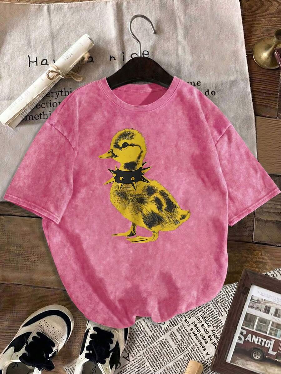 Bộ trang phục mùa hè thời trang dành cho nữ cỡ lớn, gồm vòng cổ choker đính gai kiểu punk và áo thun ngắn tay in hình vịt dễ thương, kiểu cổ tròn giặt mài, phù hợp cho đi làm hàng ngày, hoạt động ngoài trời, đi học, tốt nghiệp, phong cách Y2K, chất liệu cotton thoải mái.