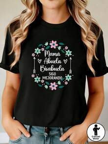 Camiseta de algodón puro para mujer, con texto en español: "Mamá Abuela Bisabuela SIGO MEJORANDO," diseño floral con flechas combinado con un elegante y cálido estampado de letras que transmite orgullo femenino. Camiseta negra de manga corta y cuello redondo para mujer, adecuada para primavera, verano y otoño, de ajuste cómodo, diseño moderno, versátil y duradera para uso diario, estilo a la moda, estiliza y favorece la figura cuando se usa por fuera, simple y elegante cuando se usa por dentro. - Negro - Ver 1