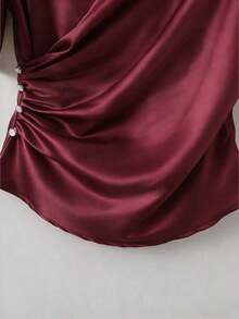 Blusa de satén elegante, blusa de manga corta, blusa de cuello en V, blusa de uso diario - Burdeos - Ver 4