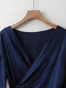 Blusa de satén elegante, blusa de manga corta, blusa de cuello en V, blusa de uso diario - Azul marino - Ver 3