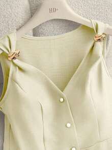 camiseta de tirantes sin mangas con cuello en V y diseño de hebilla metálica minimalista y elegante que estiliza la cintura, para mujer, de verano - Albaricoque - Ver 3