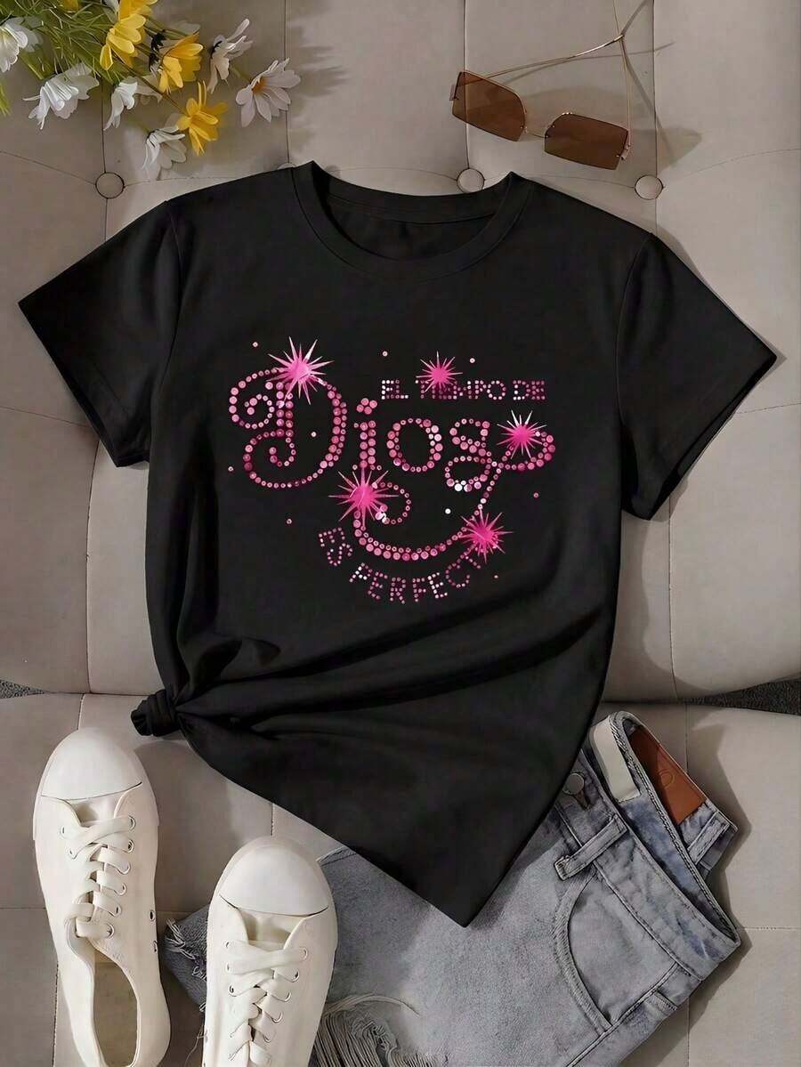 Camiseta Casual de Manga Corta para Mujer, Cuello Redondo, Largo Regular, de Poliéster, con Estampado de Lema con Pedrería Rosa SU8C - Negro - Ver 1