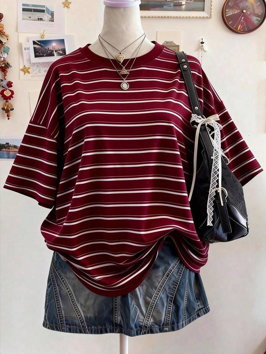 Camiseta de mujer de cuello redondo, hombros caídos, de largo medio, con estampado digital a rayas, de estilo minimalista y moderno, como regalo para amigos - Multicolor 5 - Ver 1