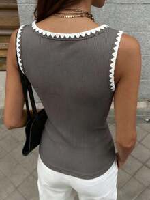 Camiseta de tirantes de cuello cuadrado con contraste de color estilo retro francés, camiseta sin mangas minimalista y versátil de ajuste ceñido y sexy, de tejido de punto bordado con conchas, adecuada para salir, ir al trabajo, ir a la escuela - Gris - Ver 3