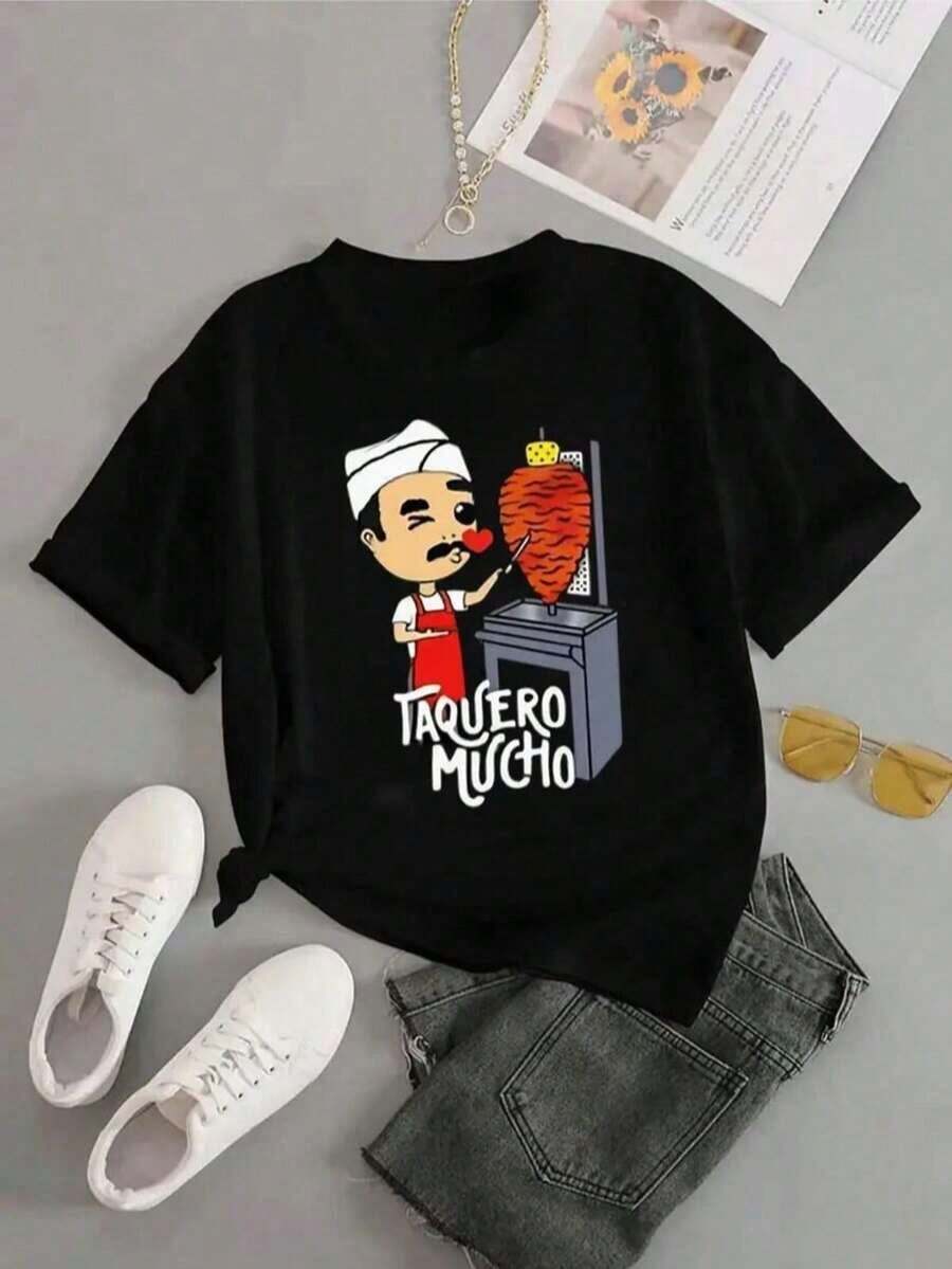 blusas para mujer playeras de mujer blusas casuales para dama Playera tipo oversize estampada para mujer y caricatura de taquero preparando trompo al pastor, con diseño divertido "Taquero Mucho" ideal para un look casual y con humor mexicano. ITJR - Negro - Ver 1