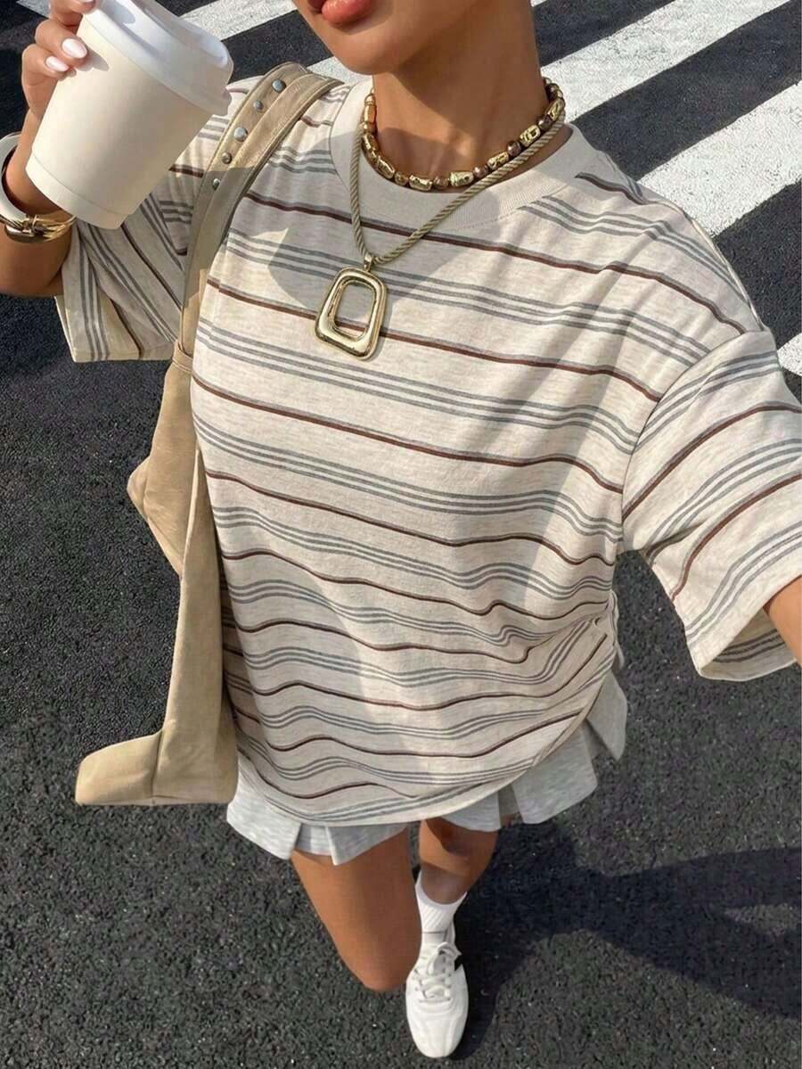 Camiseta de manga corta de cuello redondo holgada con estampado de estrella de contraste de color azul y rojo, número 67 y rayas, de estilo retro casual para mujer, adecuada para el verano, la temporada deportiva y la Copa del Mundo - Multicolor 3 - Ver 1