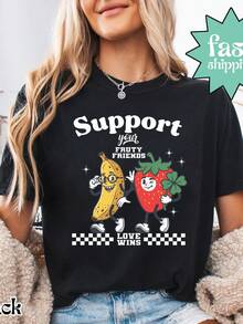 Camiseta Port Your Fruity F1RIENDS, Camiseta del Orgullo, Camiseta L1GBTQ, Camiseta Lesbiana, Camiseta Inclusiva, Camiseta Transgénero, Camiseta de Igualdad. Camiseta unisex de algodón puro de 220 g. Peso ideal para todas las estaciones, apta para hombres y mujeres. Tejido duradero de alta calidad, suave al tacto y de larga duración. Top transpirable. Adecuado para la primavera y el verano de las mujeres, vacaciones, Día de la Madre, Día de la Independencia. - Negro - Ver 1