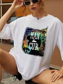 Silhouette Of A Child Surrounded By Wild Animals And Tropical Trees Symbolizing Friendship And Connection With Nature. Comfortable And Casual Women's T-Shirt Ideal For Everyday Wear. - 白色 - 查看 6