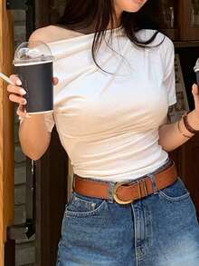 Camiseta blanca de manga corta de ajuste ceñido con cuello oblicuo de unicolor para mujer, top de verano para salir - Blanco - Ver 8