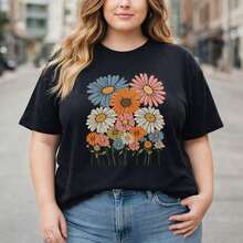 Women's Cotton T-Shirt, Sizes 0XL-5XL, Black, Short Sleeve, Round Neck, With Colorful Daisy Print, Casual Loose Fit Graphic T-Shirt For Summer, Casual Floral Print T-Shirt, Comfortable Basic Cotton T-Shirt For Women. - 黑色 - 查看 2
