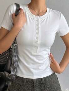 Camiseta básica de manga corta con cuello redondo y media abertura, con diseño ajustado y sexy, de estilo urbano para el verano, para mujer - Blanco 2 - Ver 1