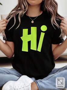 Camiseta de Tela Suave con Estampado de Estilo Urbano "Hi", Talla Grande para Mujer, Estilo Cálido y Maternal, Manga Corta para Festivales de Música, Salidas Urbanas, Fiestas y Sesiones de Fotos con Amigos, Camiseta de Moda para el Estilo Urbano Diario. - Negro - Ver 1