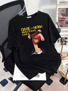 La imagen muestra a un personaje fuerte rompiendo el suelo con su puño simbolizando determinación poder y energía positiva camiseta de mujer  cómoda transpirable ideal para uso diario casual moderno - Negro - Ver 3