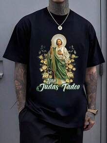 Figura de  Tadeo rodeado de rosas doradas que simbolizan la fe la esperanza y la protección espiritual transmitiendo una sensación de calma y devoción profunda con un fondo luminoso que resalta su manto verde llena de energía positiva camiseta de hombre - Negro - Ver 1