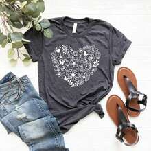 Camiseta Corazón de Flores, Camiseta de Flores, Camisetas de Flores Silvestres, Camiseta Botánica, Camiseta para Amantes de las Plantas, Camiseta Floral, Camiseta para Mamá Botánica, Camiseta Botánica2 - Negro 3 - Ver 7