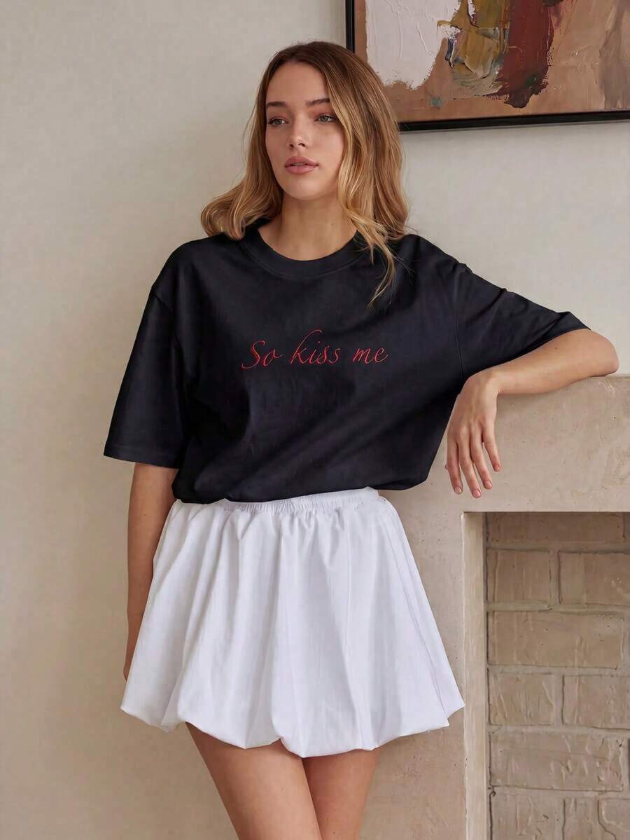 Women's Casual Black 'So' Tee Graphic With Short Shoulder Sleeves And Round Neck, Regular Length, Made Of Knit Fabric With Medium Stretch, Soft And Comfortable For Everyday Wear HBV5 - 黑色 - 查看 1