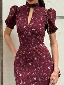 Vestido largo floral elegante, cuello alto calado, manga pompon, cintura alta y corte ajustado - Burdeos - Ver 3