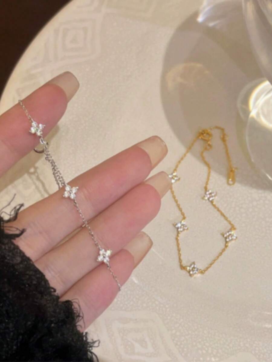 Vòng tay vàng 18k mạ đồng đính đá Cubic Zirconia chất lượng cao của Châu Âu và Mỹ, kiểu dáng hình cỏ bốn lá đính kim cương nhân tạo, phụ kiện trang sức sang trọng dành cho nữ giới, món quà lý tưởng. - Vàng - Xem 1
