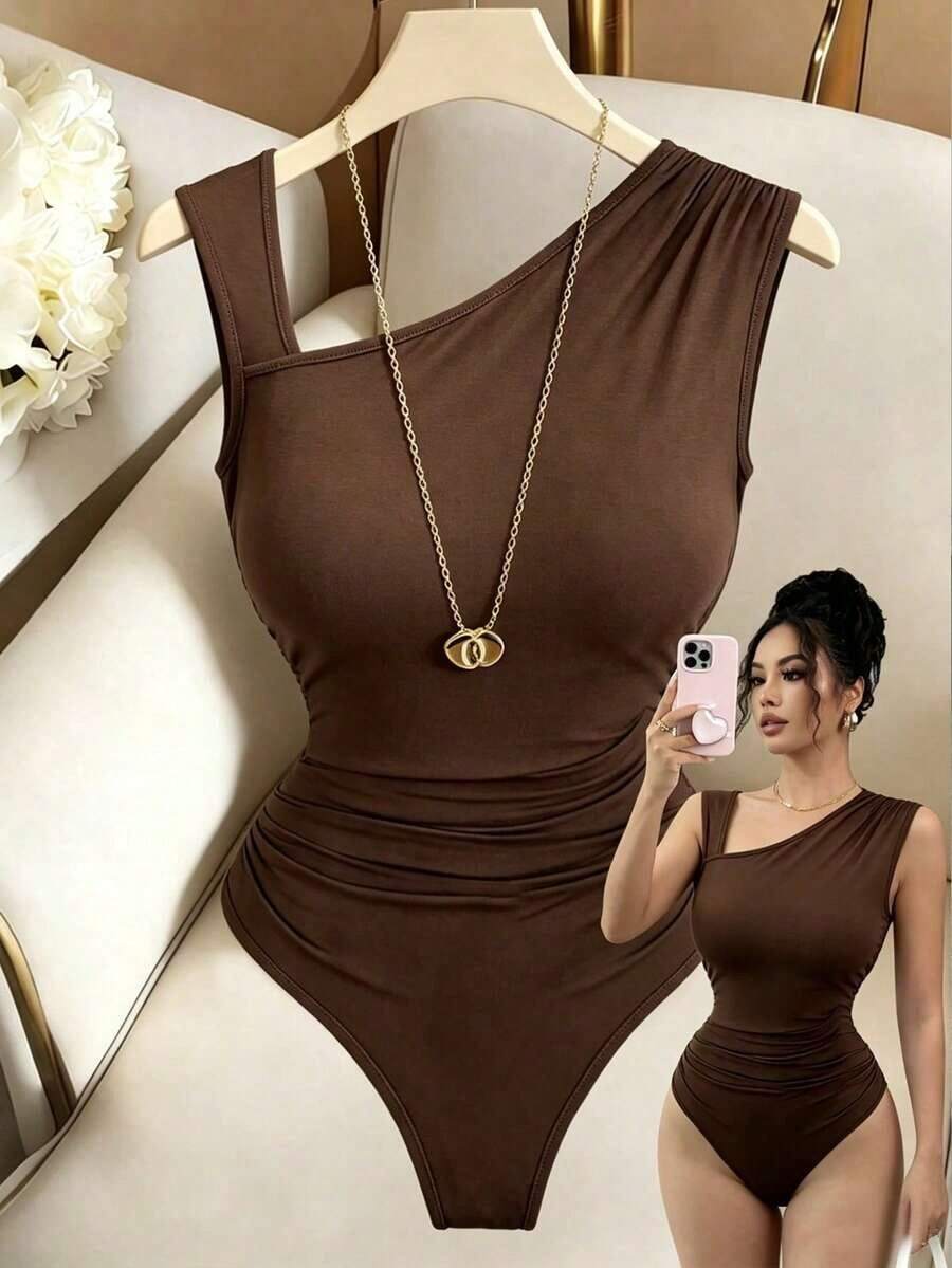Nuevo body ajustado de mujer de tela elástica de punto con hombros oblicuos sin mangas, casual y elegante, versátil para otoño/invierno - Marrón - Ver 1