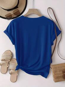 The Floral Pattern With Leopard Print Elements Is  And Stylish. This Simple Women's Short-Sleeved, Crew-Neck T-Shirt Is Casual And Versatile, Suitable For Leisure, Travel, Vacations, And Other Activities. 100% Cotton. - 藍色 - 查看 6